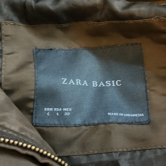 ZARA puffy 30% feather filled winter coat in good condition. No rips or tears. - Picture 4 of 6
